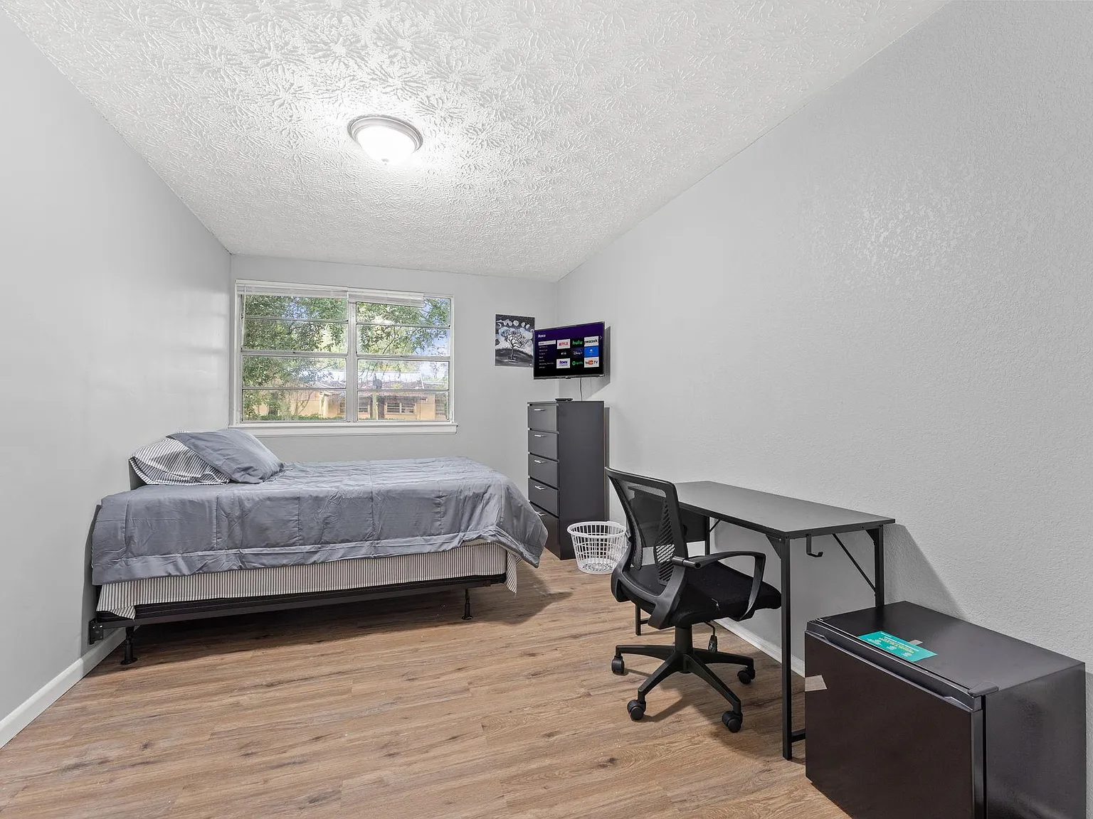 4 bed, 3.0 bath, 2347 sqft, $663 — Photo 2