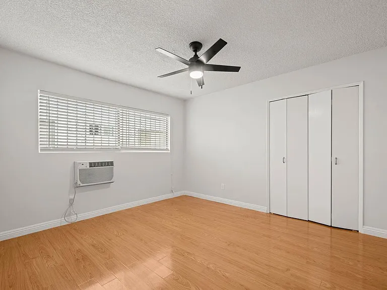 607 N Flores St #2 — Photo 13