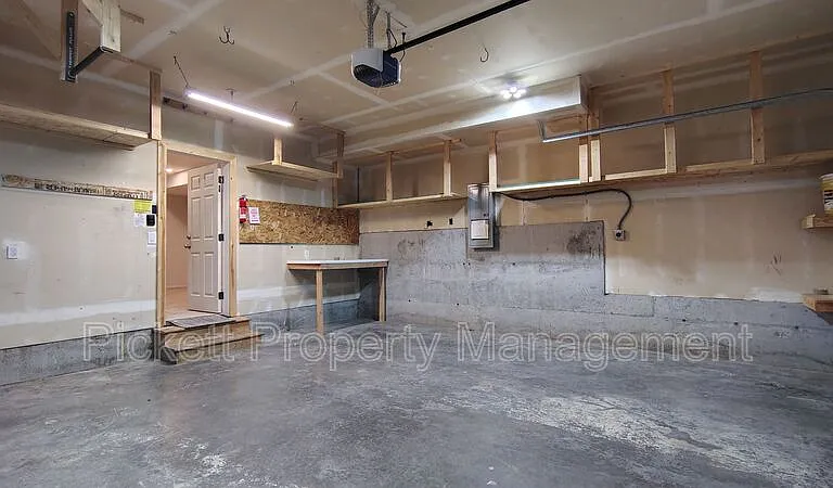147 N Wycoff Ave — Photo 17