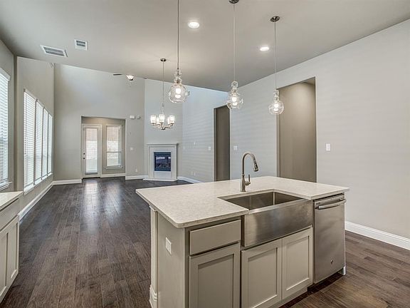 4th image of 3445 Begonia Ln