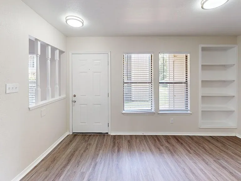 Davis Square Apartments — Photo 7