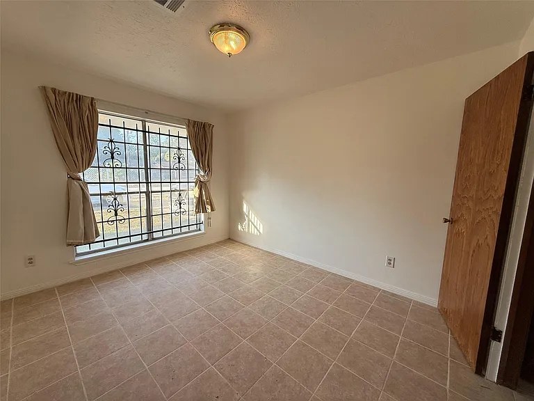 7325 Ley Rd — Photo 8