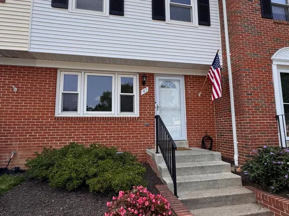 47 Sydnor St, Hamilton, VA 20158