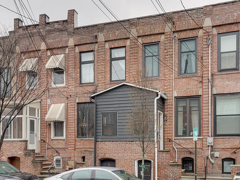 590 Gregory Ave — Photo 2