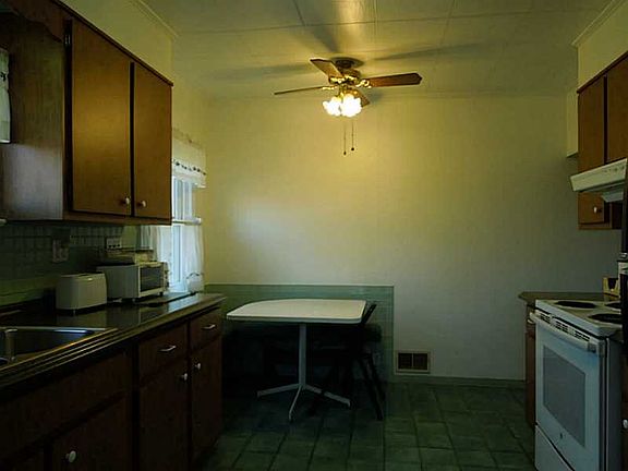4th image of 229 Leech Ave