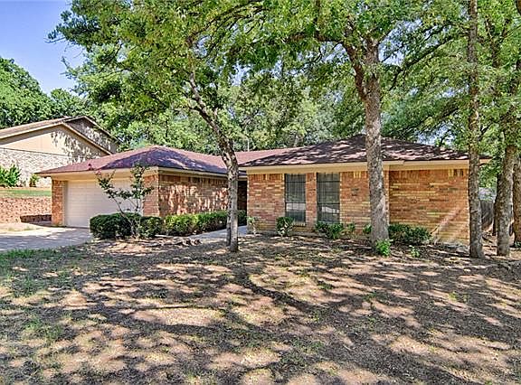 2nd image of 4511 Lone Oak Dr