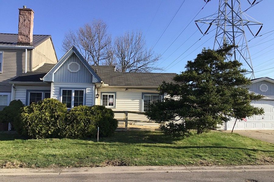 1st image of 37 E Glenwood Ct