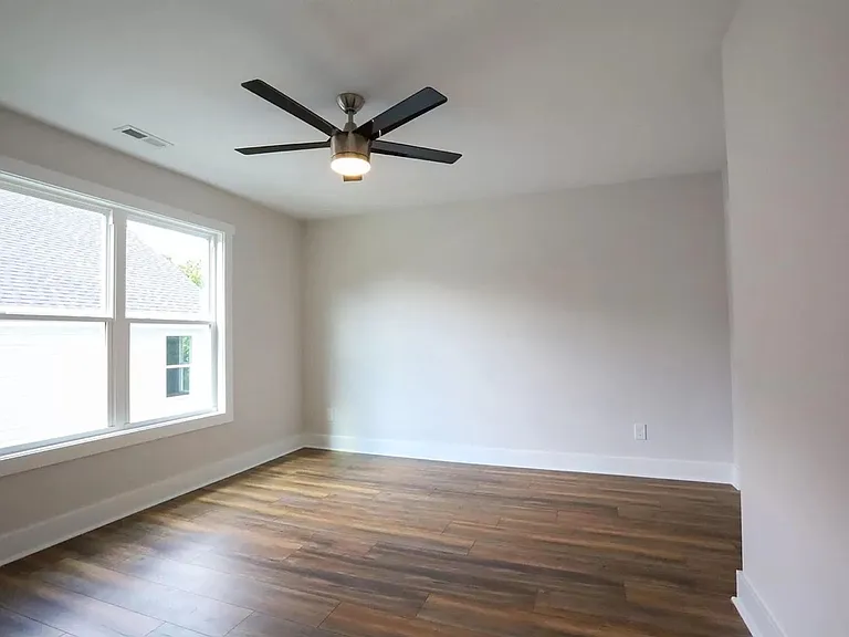 1907 Edgerton Dr — Photo 3