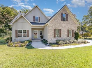 5560 Sullivantown Rd, Walkertown, NC 27051