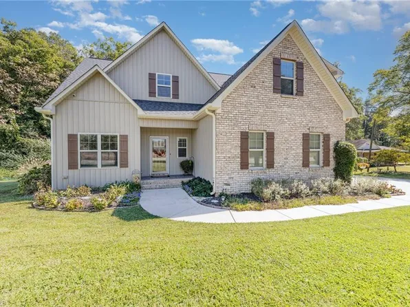 5560 Sullivantown Rd, Walkertown, NC 27051