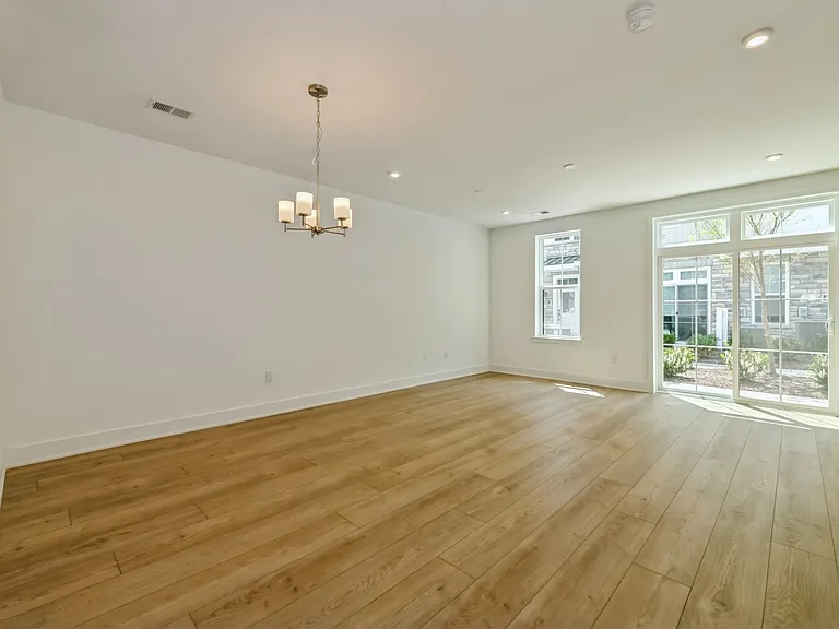2107 Donatello Dr — Photo 16