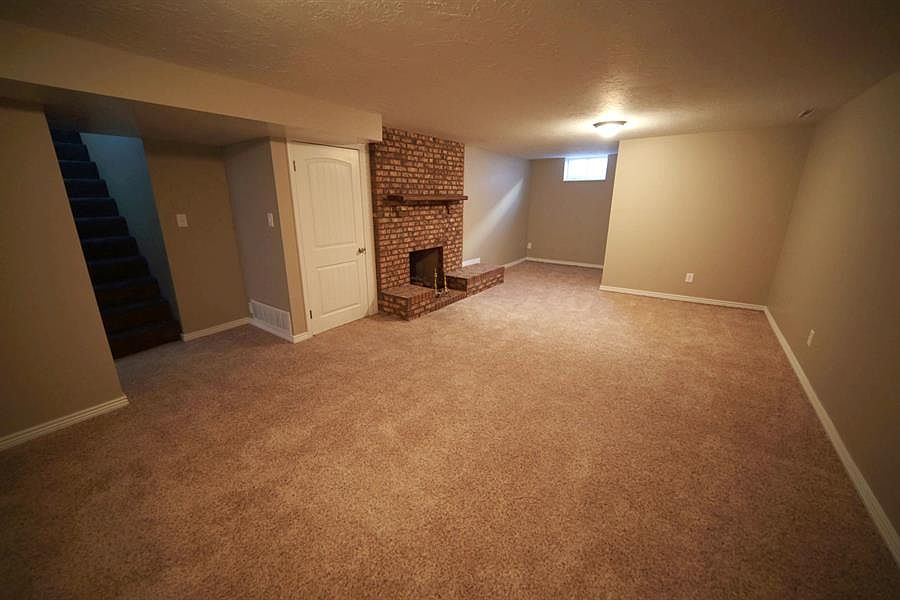 1st image of 1185 E Carmelita Dr