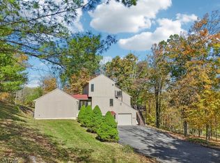 2 Svoboda Rd, Stockton, NJ 08559