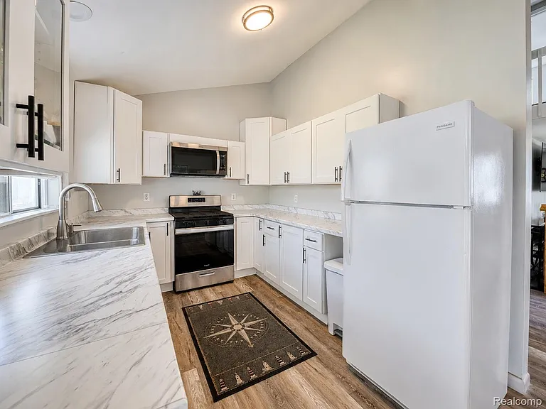 4165 Highcrest Dr — Photo 12