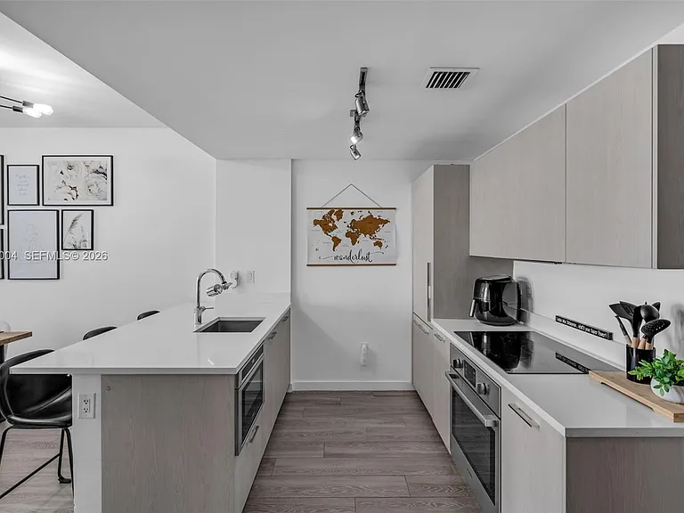 501 NE 31st St #3704 — Photo 4