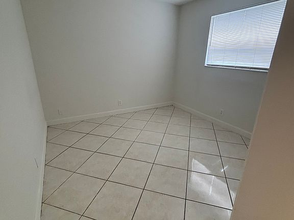 4th image of 4156 SW 24th St #A