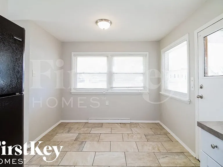 809 N Latham St — Photo 5