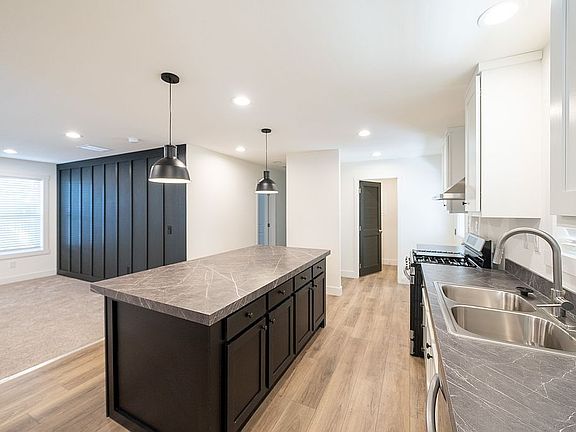 5th image of 4 Larkspur Pl