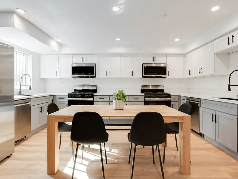 1224 W 37th Pl — Photo 3