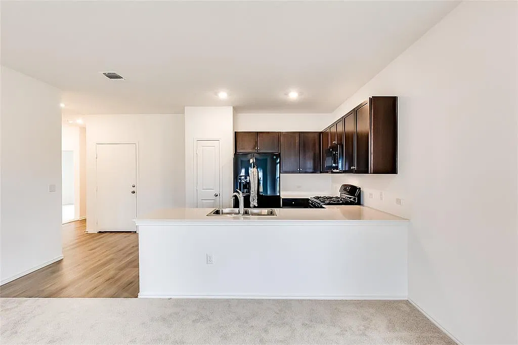 3 bed, 1474 sqft, $1,925 — Photo 4