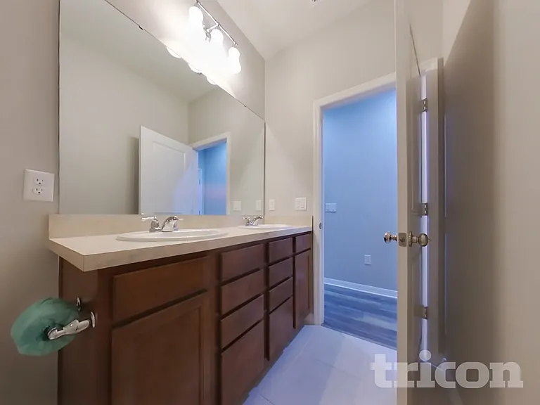 2837 E Lake Pointe Dr — Photo 14