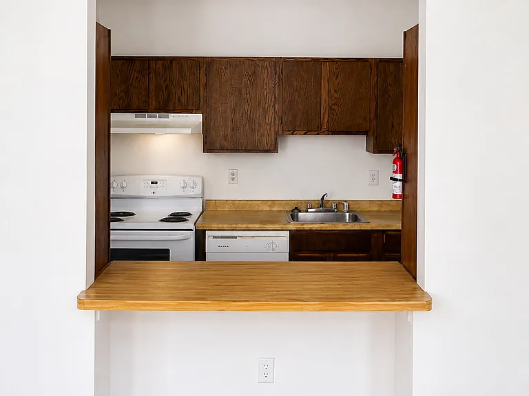 Kitchen & Breakfast Bar