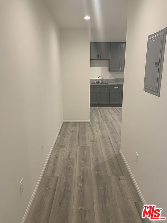 1st image of 840 W 85th St #3