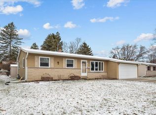 824 Meadowbrook Dr, West Bend, WI 53090