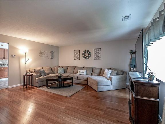 3rd image of 11636 Clubhouse Dr