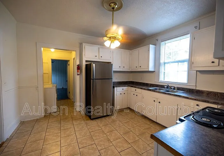 1112 Olympia Ave — Photo 6