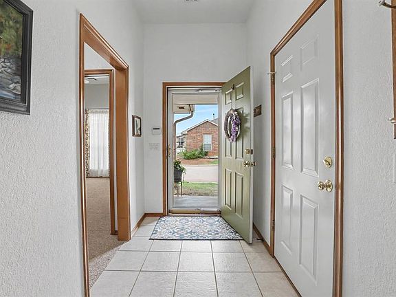 3rd image of 227 N Kelly Ave