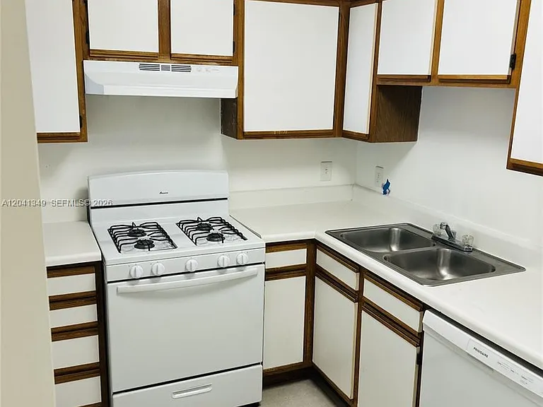 15325 SW 106th Ter #614 — Photo 5