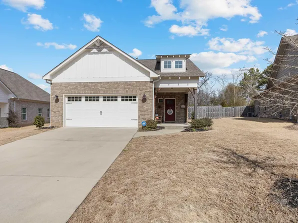 1421 Woodridge Pl, Gardendale, AL 35071