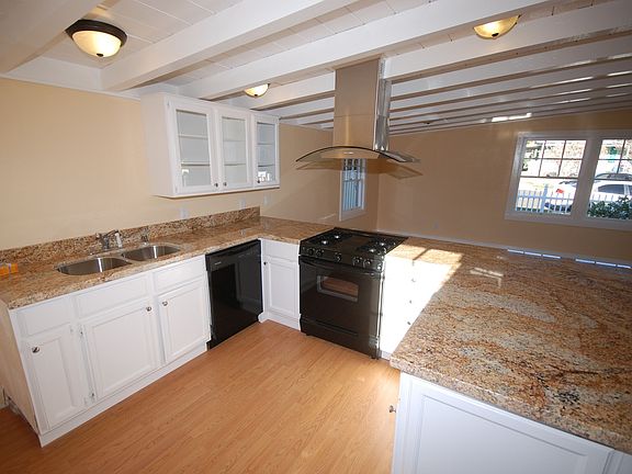 3rd image of 323 Mellifont Ave