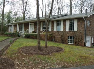 1020 W Outer Dr, Oak Ridge, TN 37830