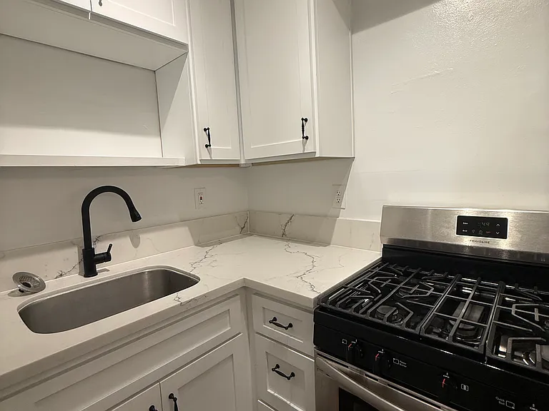 1552 N Commonwealth Ave #4 — Photo 13