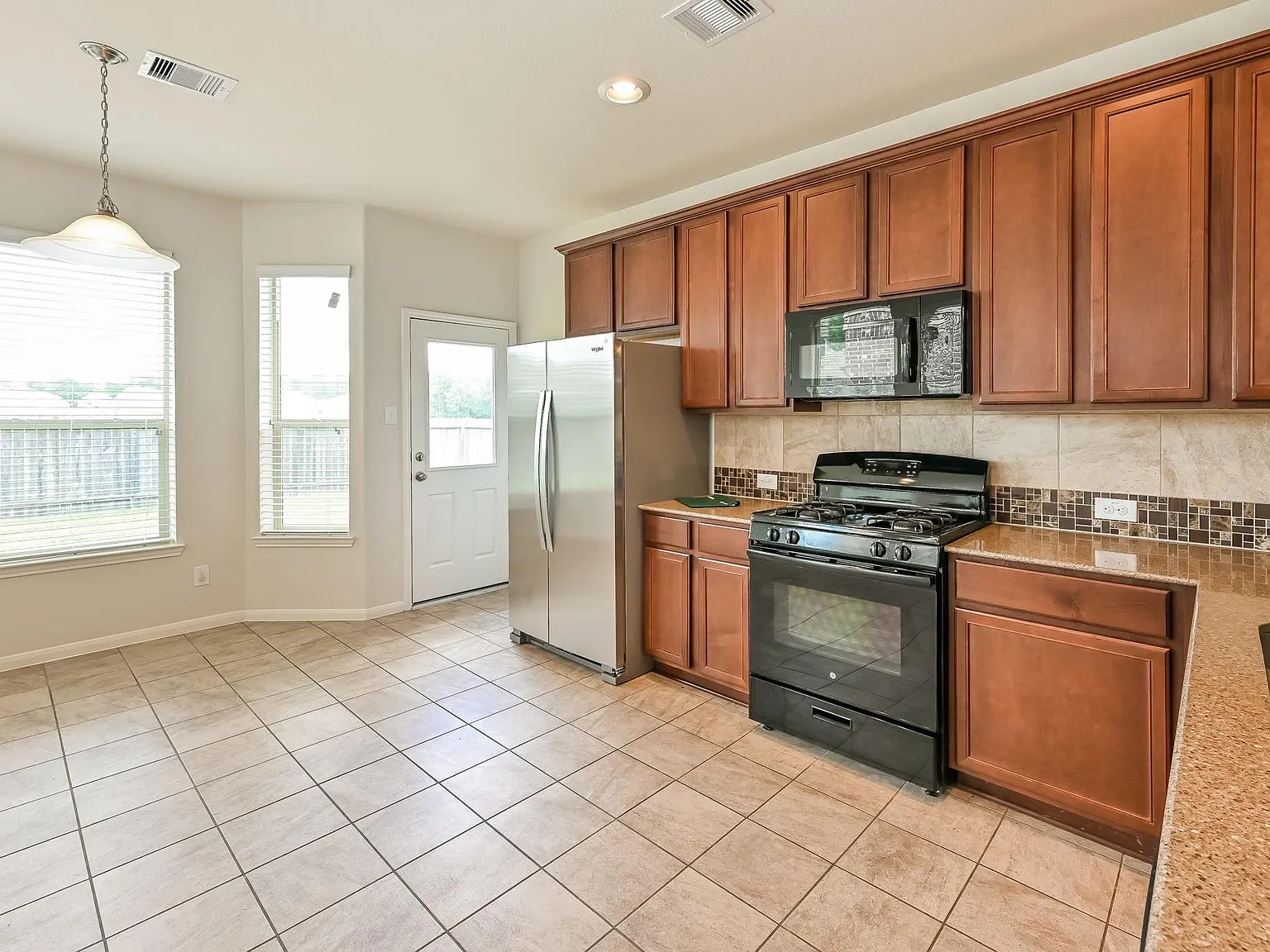 4 bed, 3.5 bath, 2268 sqft, $1,830 — Photo 3
