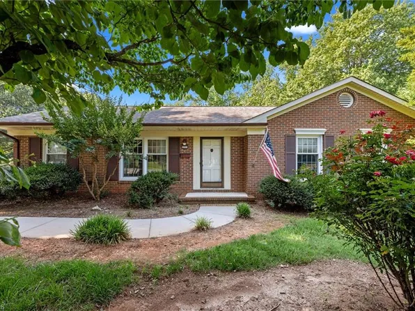 5711 Greenview Dr, Greensboro, NC 27409