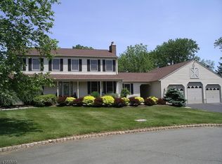 5 Harvest Hill Dr, Stockton, NJ 08559