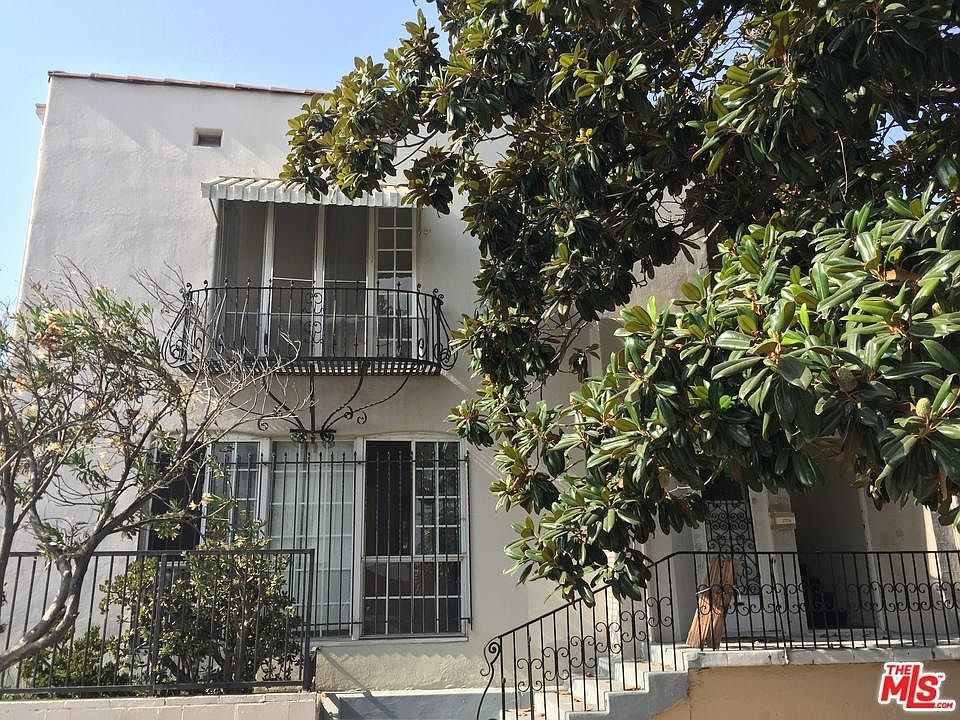 1st image of 3754 W 1st St