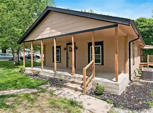 3749 NE Chaumiere Rd, Kansas City, MO 64117