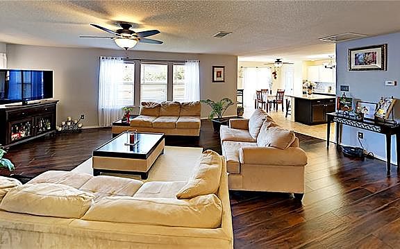 5th image of 2124 Fort Bend Dr