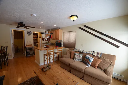 9 Yacht Club Tenderfoot St #414 Photo 1