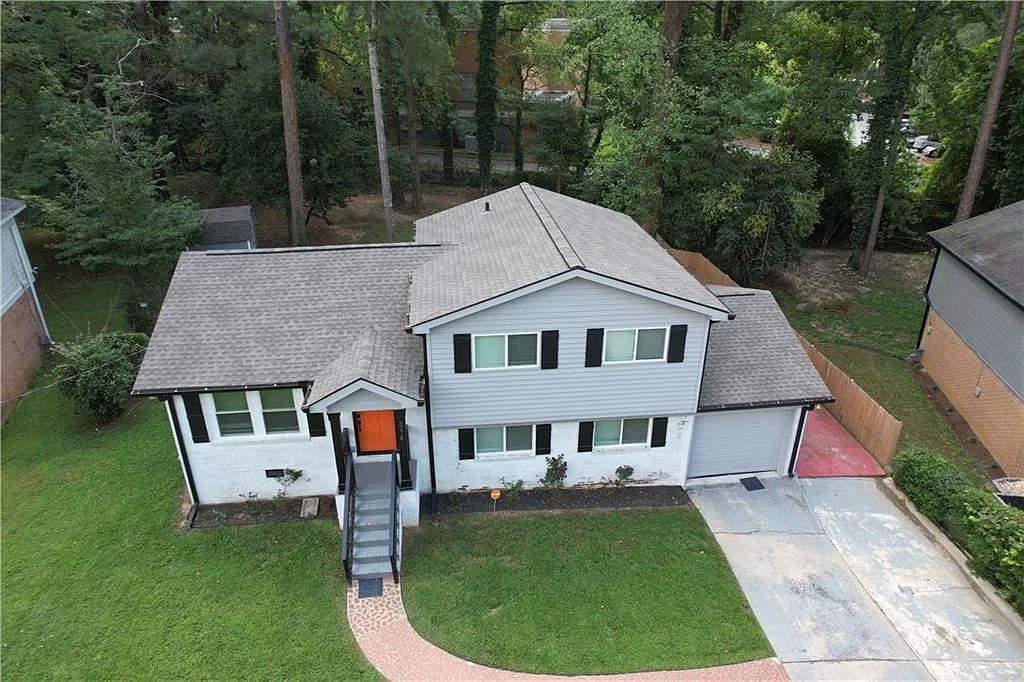 4 bed, 2.5 bath, 1297 sqft, $2,800 — Photo 3