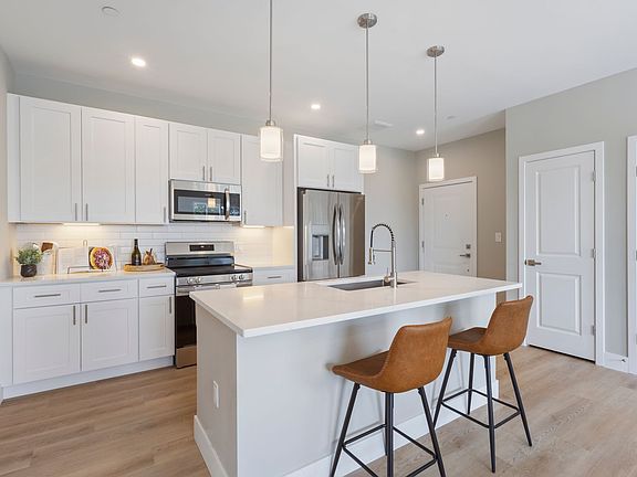 2nd image of 298 Main St #3G