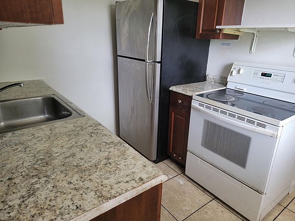 3rd image of 275 NW 187th St