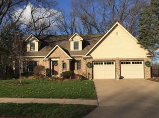 5576 Charter Oaks Dr, Bettendorf, IA 52722