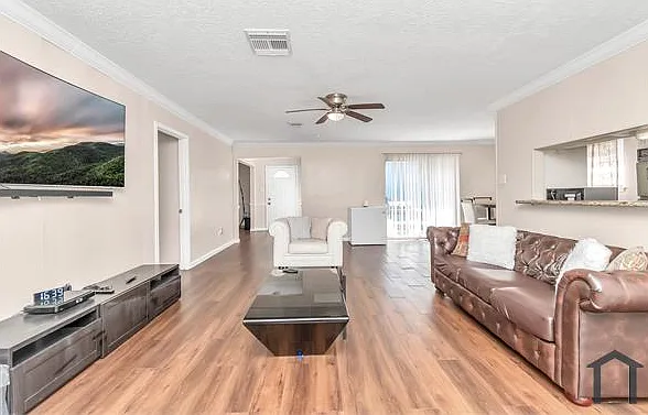 3 bed, $2,500 — Photo 3