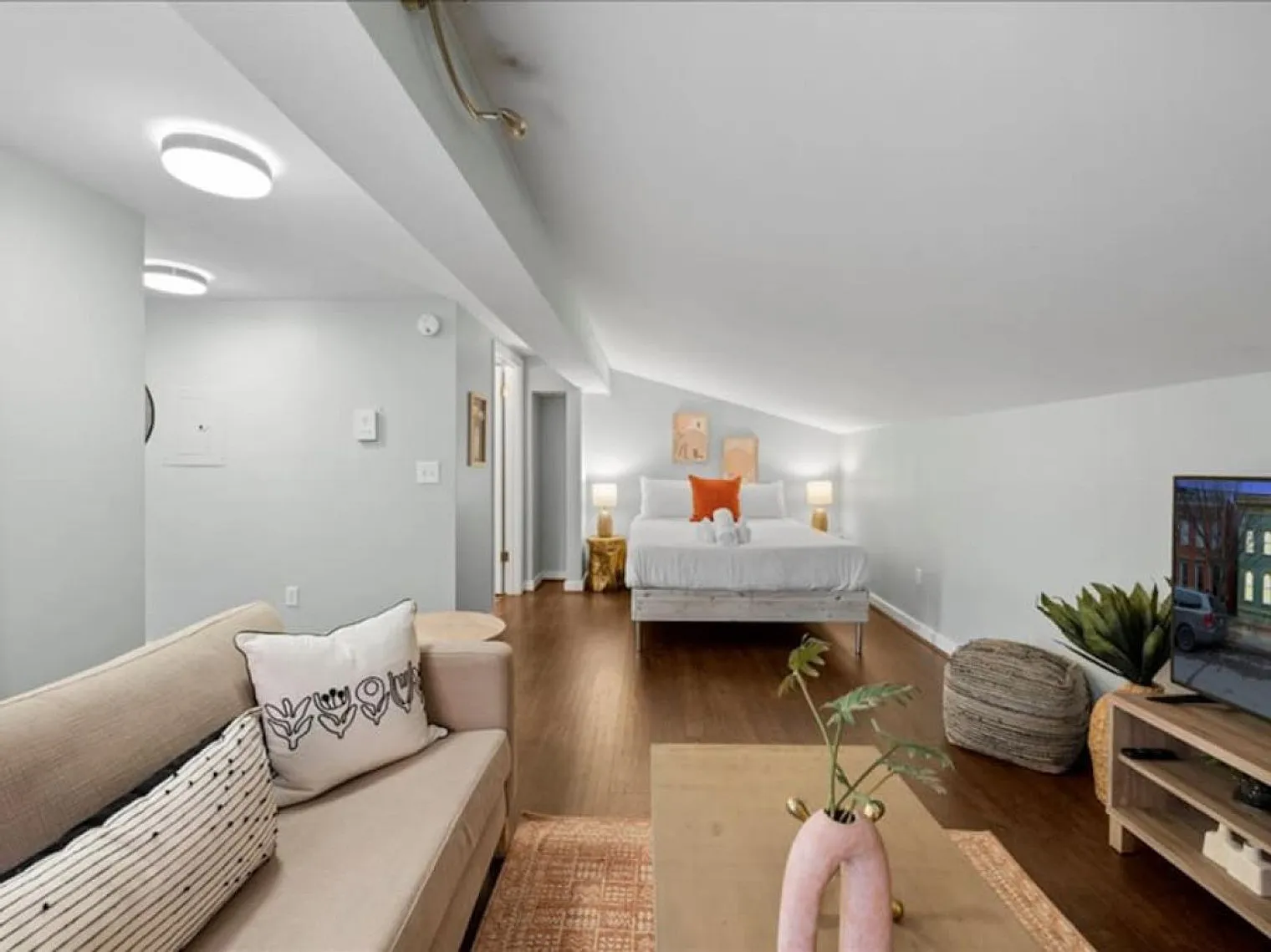Studio, 1.0 bath, 1076 sqft, $1,674 — Photo 4