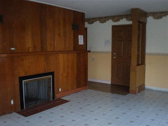 3rd image of 2517 E Jackson Blvd